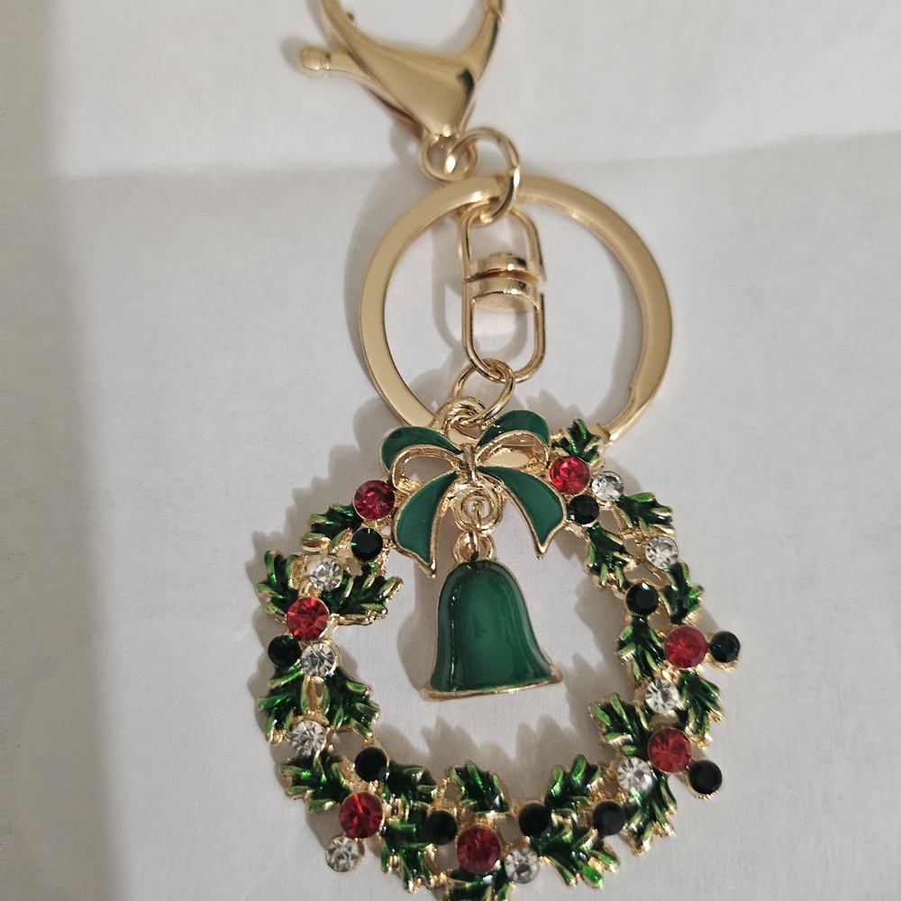 Beautiful Handbag with Keychain - Picture 2 of 5